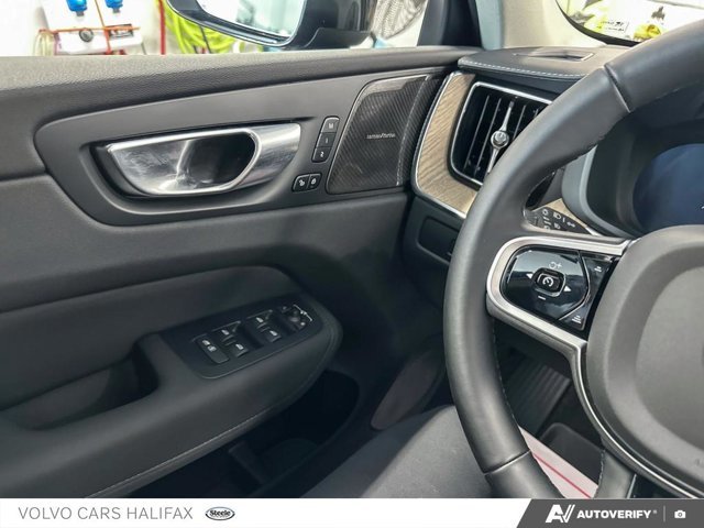 2026 Volvo XC60 Plug-In Hybrid Ultra Dark Theme-16