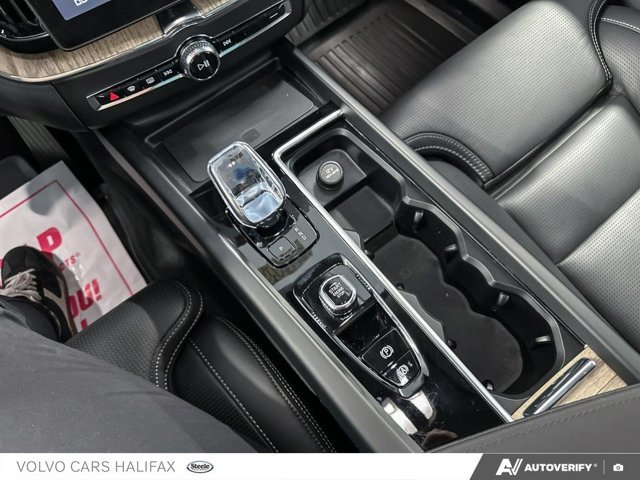 2026 Volvo XC60 Plug-In Hybrid Ultra Dark Theme-17