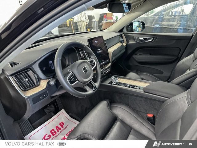 2026 Volvo XC60 Plug-In Hybrid Ultra Dark Theme-12