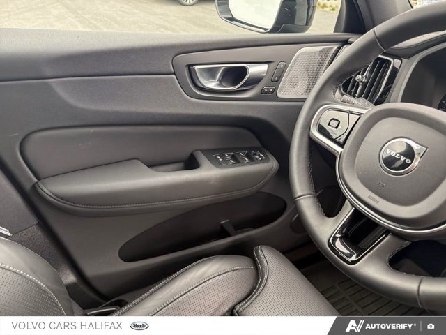 Volvo XC60 Plug-In Hybrid Ultra Black Edition 2026-16