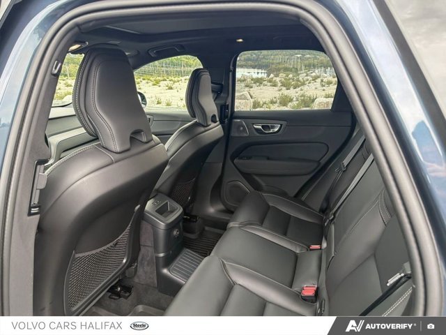 Volvo XC60 Plug-In Hybrid Ultra Black Edition 2026-22