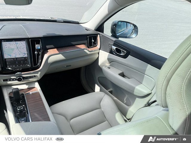 2022 Volvo XC60 Recharge Inscription Expression-23