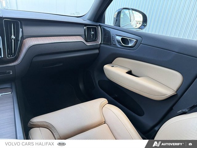 Volvo XC60 Recharge Ultimate Dark Theme 2023-23