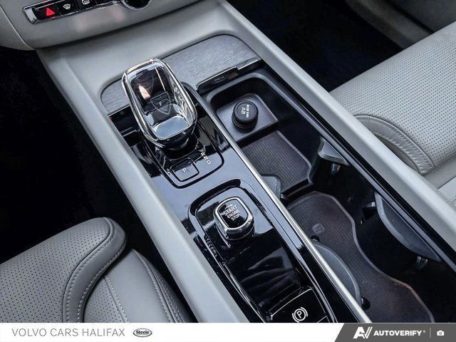 2023 Volvo XC60 Ultimate Bright Theme-17