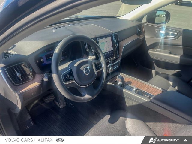 2023 Volvo XC60 Plus Dark Theme-12