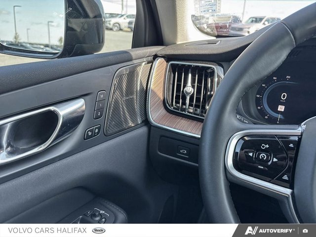 2024 Volvo XC60 Plus Dark Theme-16