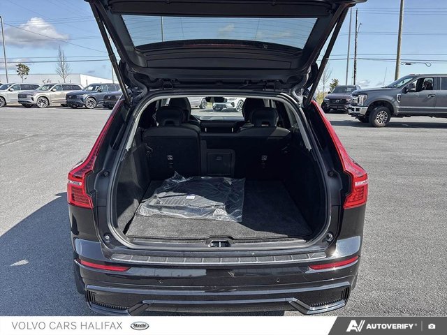 2024 Volvo XC60 Plus Dark Theme-11
