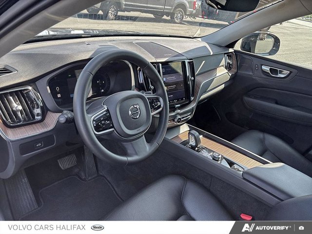 2024 Volvo XC60 Plus Dark Theme-12