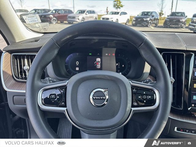 2024 Volvo XC60 Plus Dark Theme-13