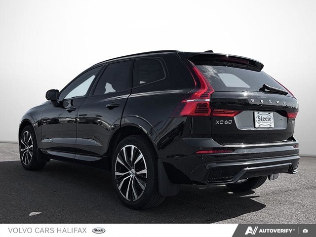 2024 Volvo XC60 Plus Dark Theme-3