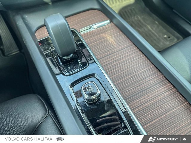 2024 Volvo XC60 Plus Dark Theme-17