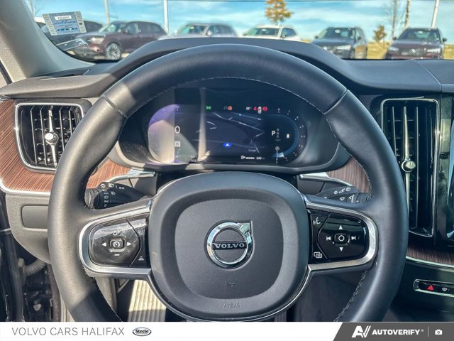 2024 Volvo XC60 Plus Dark Theme-13