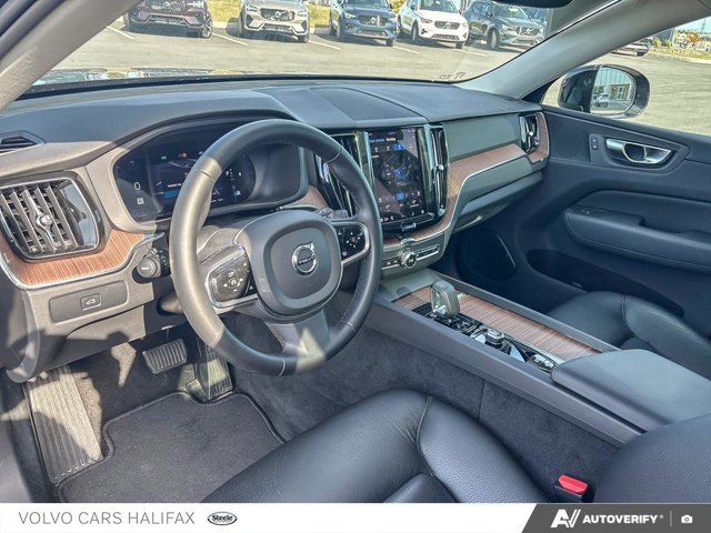 2024 Volvo XC60 Plus Dark Theme-12