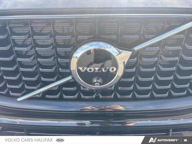 2024 Volvo XC60 Plus Dark Theme-8