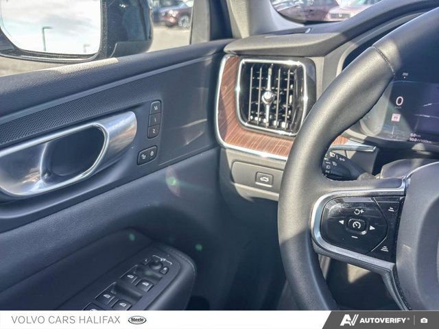 2024 Volvo XC60 Plus Dark Theme-16