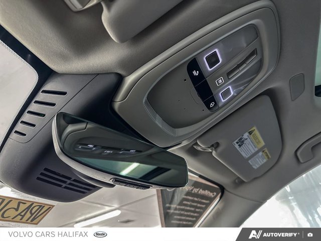 Volvo XC60 Plus Dark Theme 2024-20