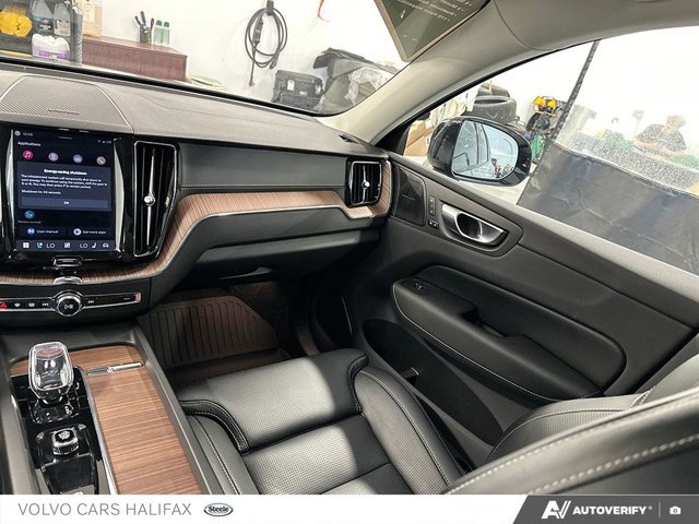 Volvo XC60 Ultimate Dark Theme 2024-23