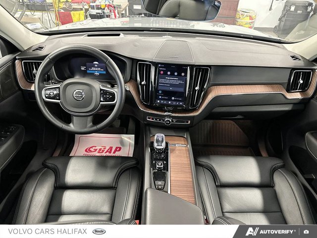 Volvo XC60 Ultimate Dark Theme 2024-24