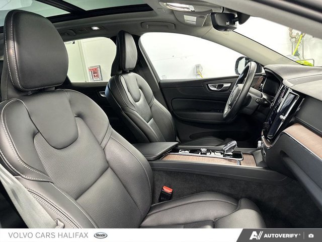 Volvo XC60 Ultimate Dark Theme 2024-21