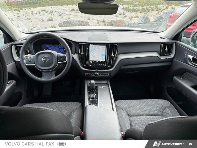 Volvo XC60 Core Dark Theme 2024-23
