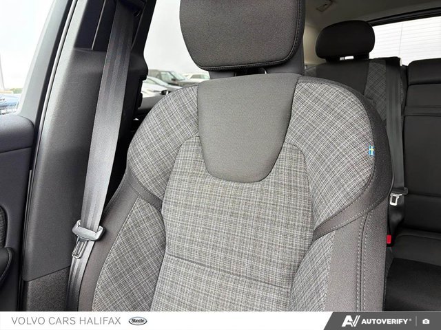 Volvo XC60 Core Dark Theme 2024-19