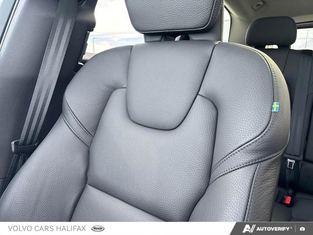 Volvo XC60 Plus Dark Theme 2025-19