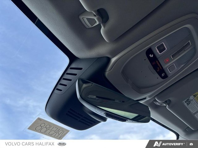 Volvo XC60 Plus Dark Theme 2025-20