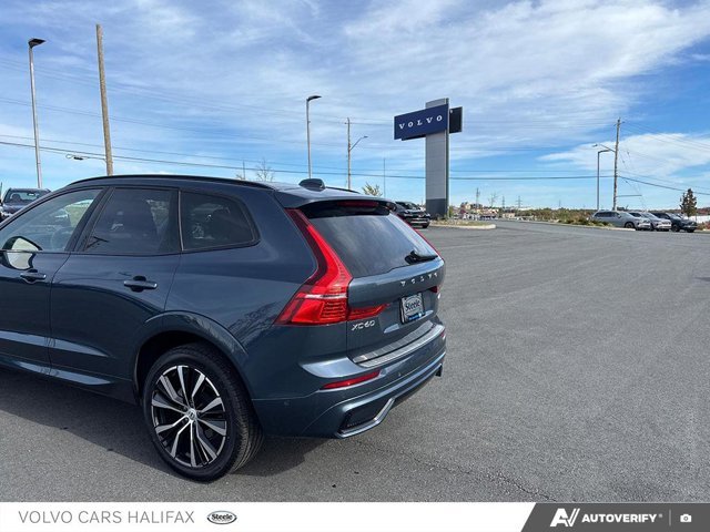 Volvo XC60 Plus Dark Theme 2025-10