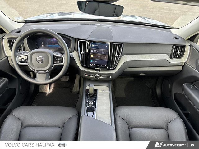 Volvo XC60 Plus Dark Theme 2025-23