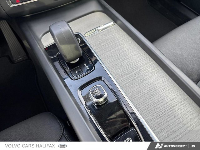 Volvo XC60 Plus Dark Theme 2025-17