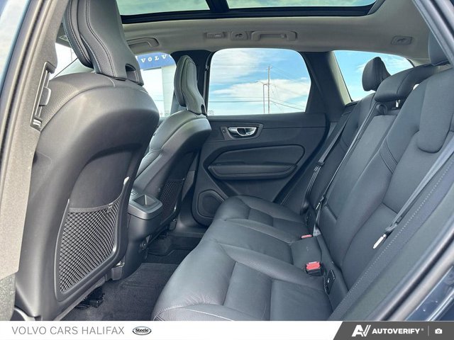 Volvo XC60 Plus Dark Theme 2025-22