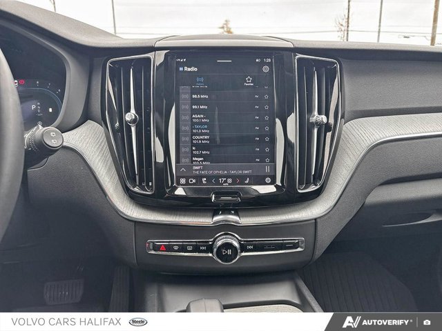 2025 Volvo XC60 Plus Dark Theme-18