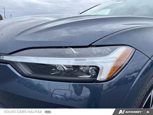 2025 Volvo XC60 Plus Dark Theme-7