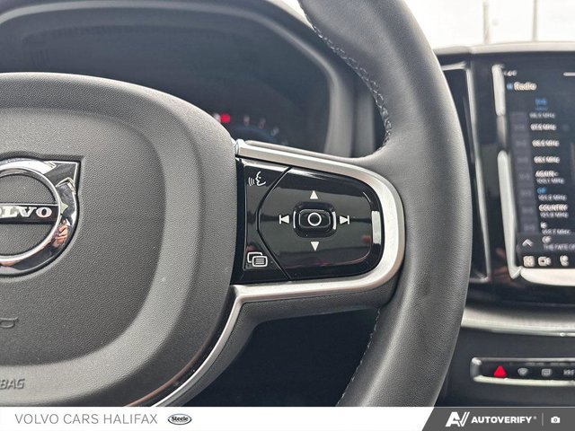 2025 Volvo XC60 Plus Dark Theme-15