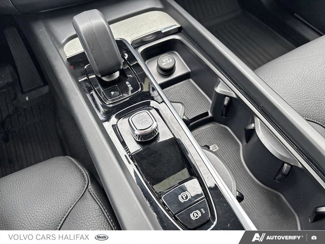 2025 Volvo XC60 Plus Dark Theme-17