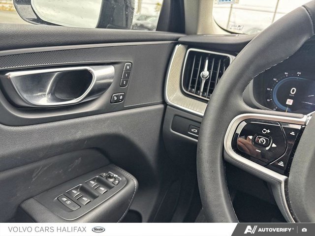 2025 Volvo XC60 Plus Dark Theme-16