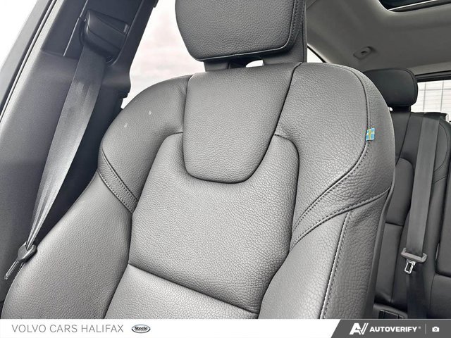 2025 Volvo XC60 Plus Dark Theme-19
