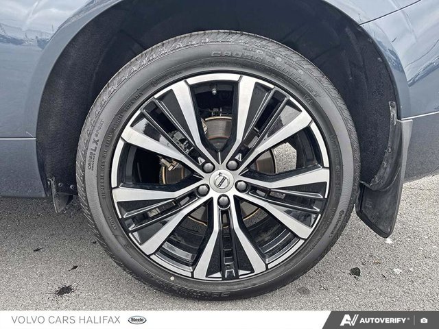 2025 Volvo XC60 Plus Dark Theme-5