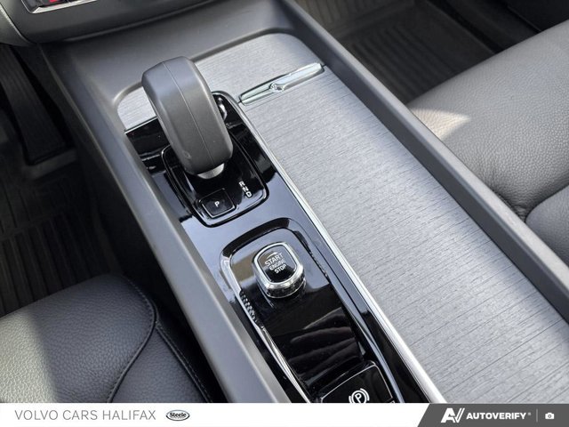 2025 Volvo XC60 Plus Dark Theme-19