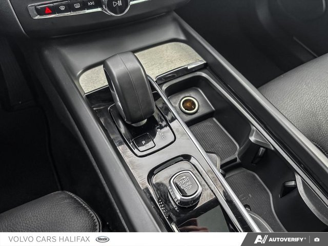 2025 Volvo XC60 Plus Dark Theme-17