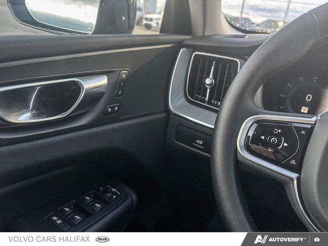 2025 Volvo XC60 Plus Dark Theme-16