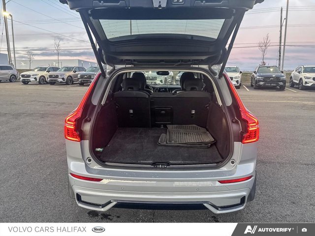 2025 Volvo XC60 Plus Dark Theme-11