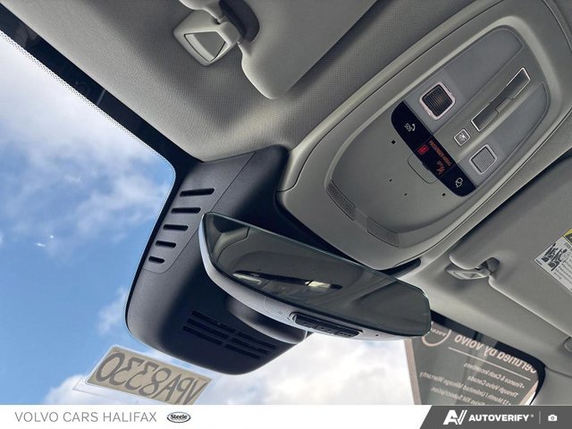 2025 Volvo XC60 Plus Dark Theme-17