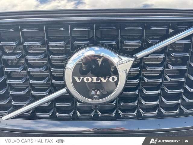 2025 Volvo XC60 Plus Dark Theme-8