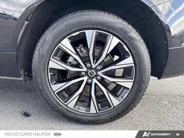 2025 Volvo XC60 Plus Dark Theme-5