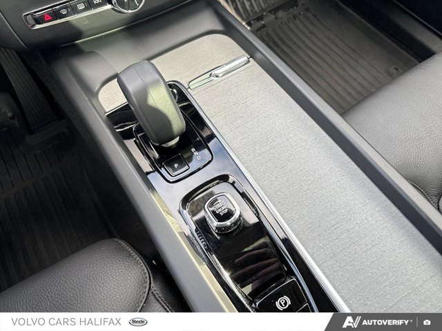 2025 Volvo XC60 Plus Dark Theme-19