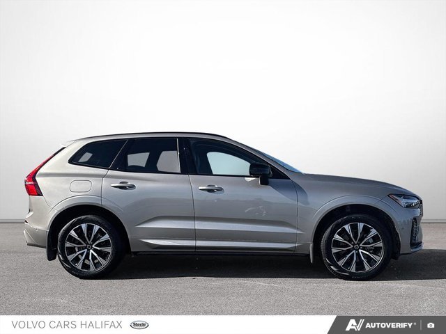 Volvo XC60 Plus Dark Theme 2025-2