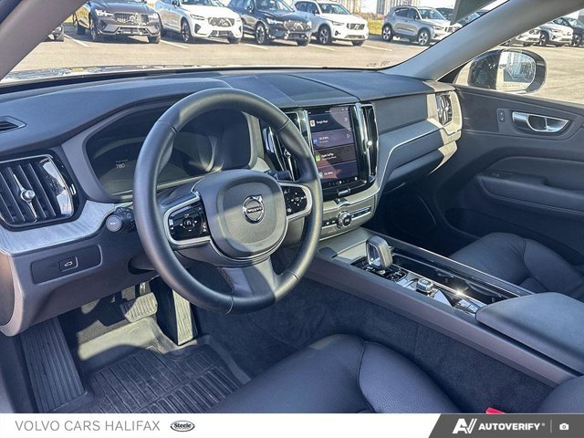 Volvo XC60 Plus Dark Theme 2025-12