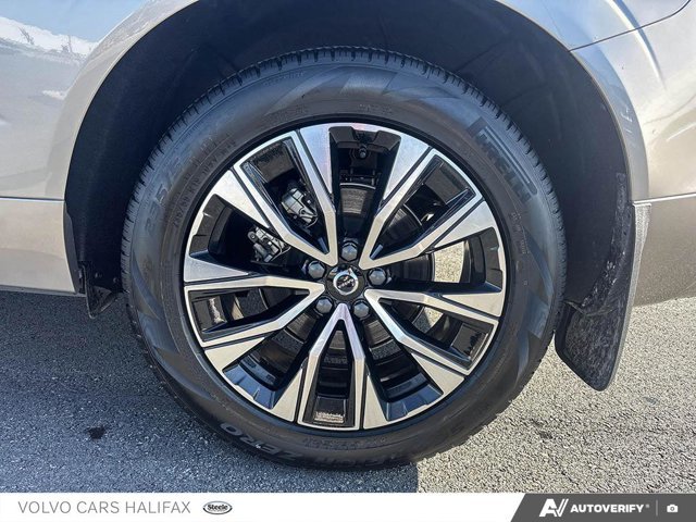 Volvo XC60 Plus Dark Theme 2025-5