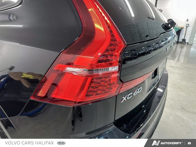 Volvo XC60 Plus Dark Theme 2025-10